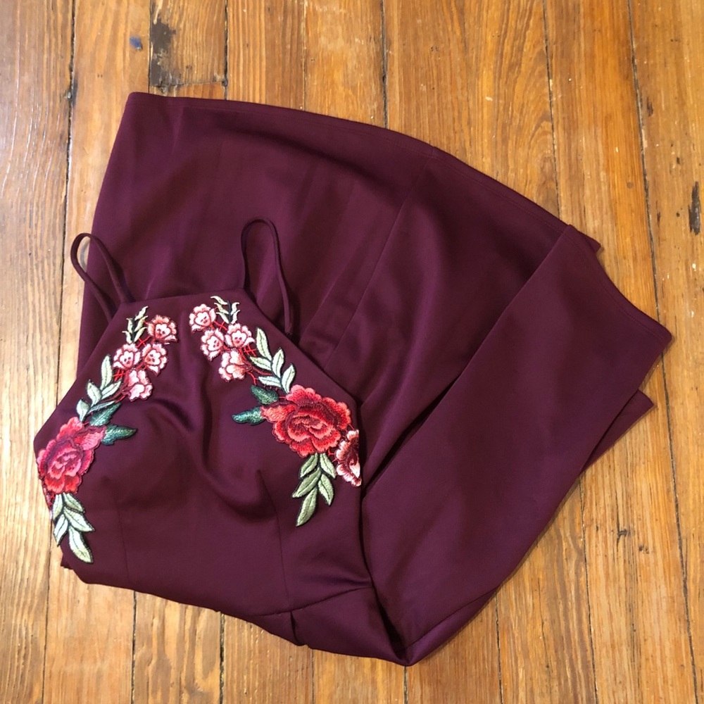 Size 0, Open Back Dress + Built in bra - B Darlin